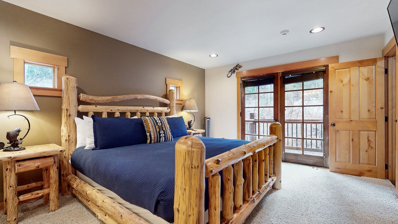 Photo of Bedroom in Roslyn Ridge