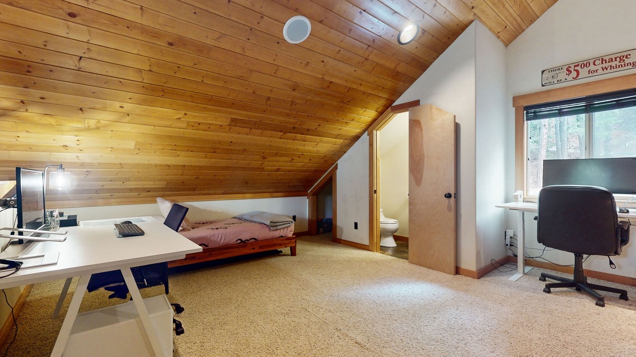 Photo of Bedroom in Roslyn Ridge