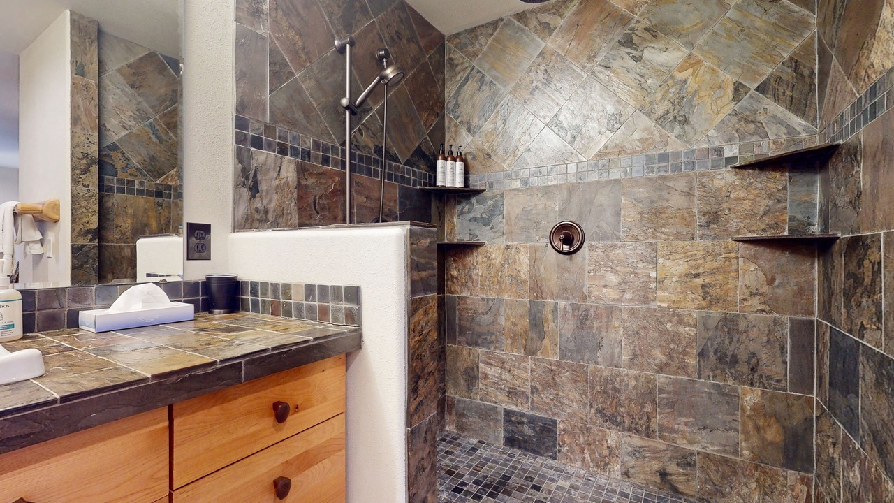 Photo of Bathroom in Roslyn Ridge