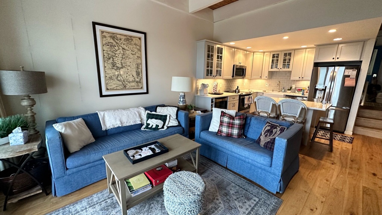 Photo of Livingroom in Sunapee