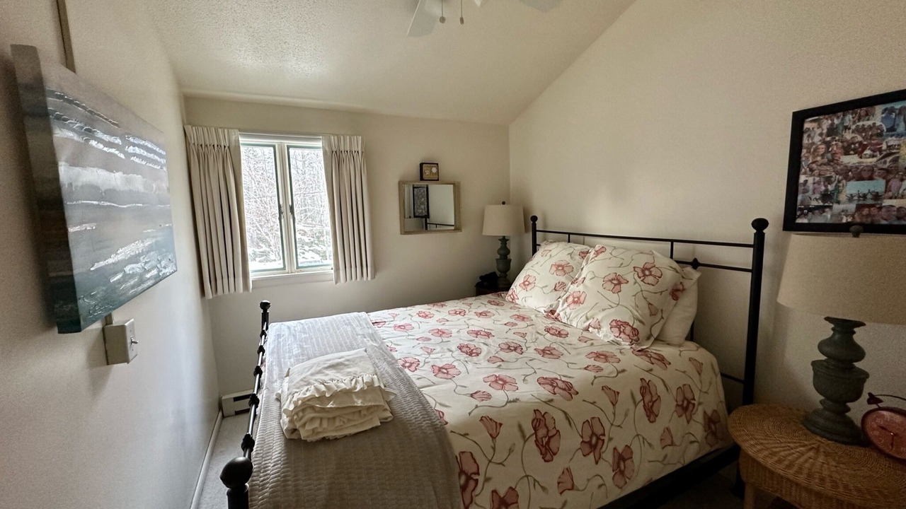 Photo of Bedroom in Sunapee