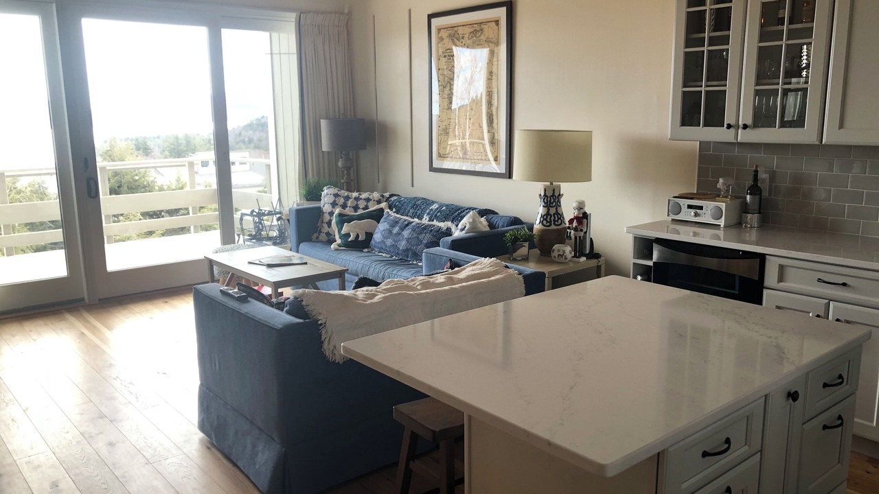 Photo of Livingroom in Sunapee