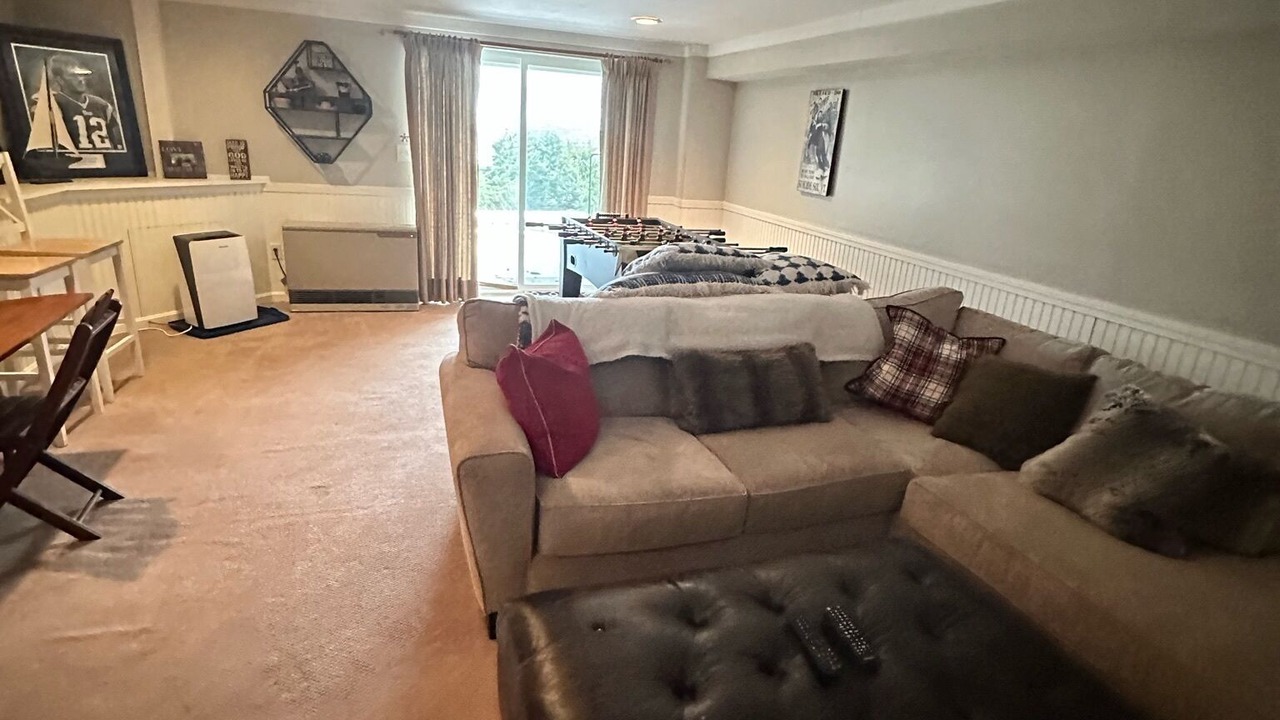 Photo of Livingroom in Sunapee