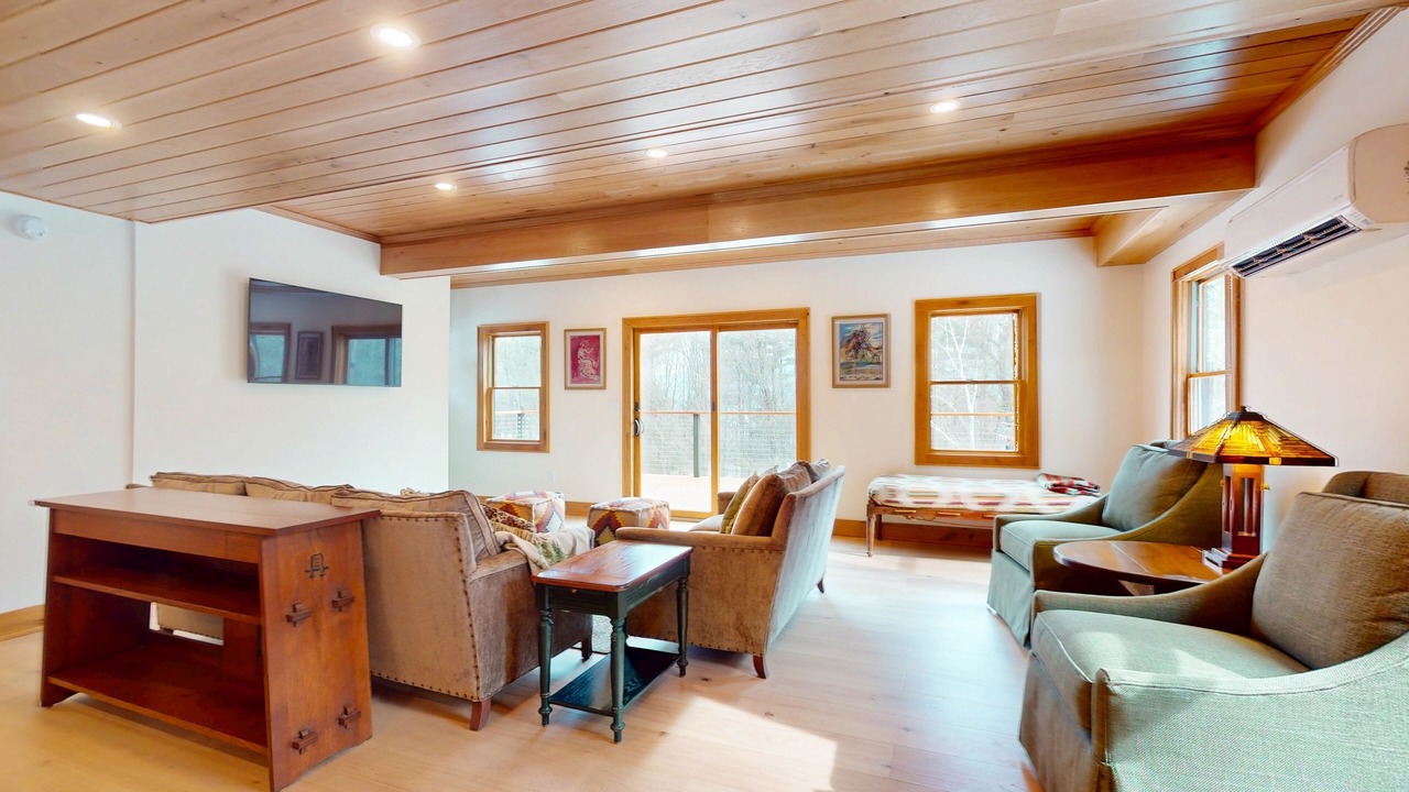 Photo of Livingroom in Bolton Landing