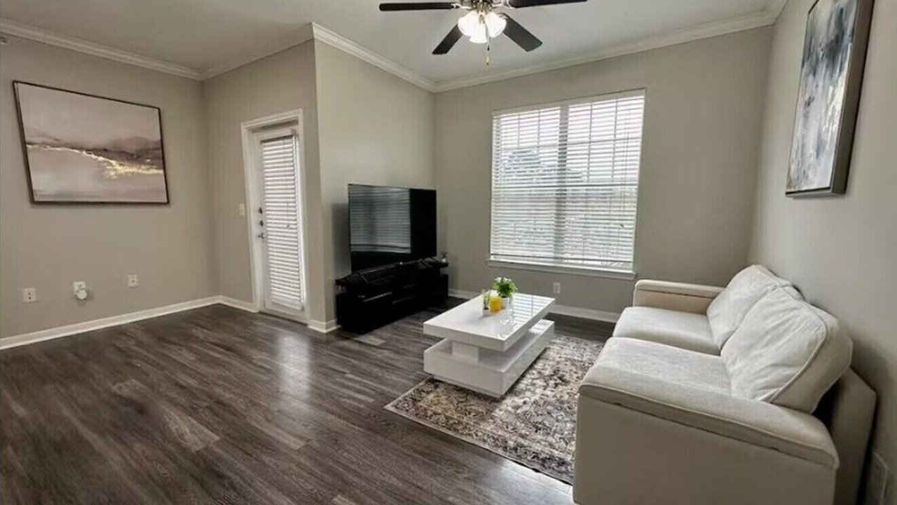 Photo of Livingroom in Alden Bridge
