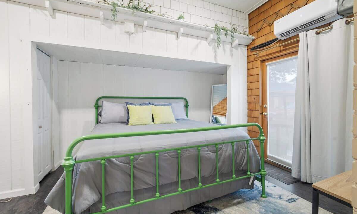 Photo of Bedroom in Ashland
