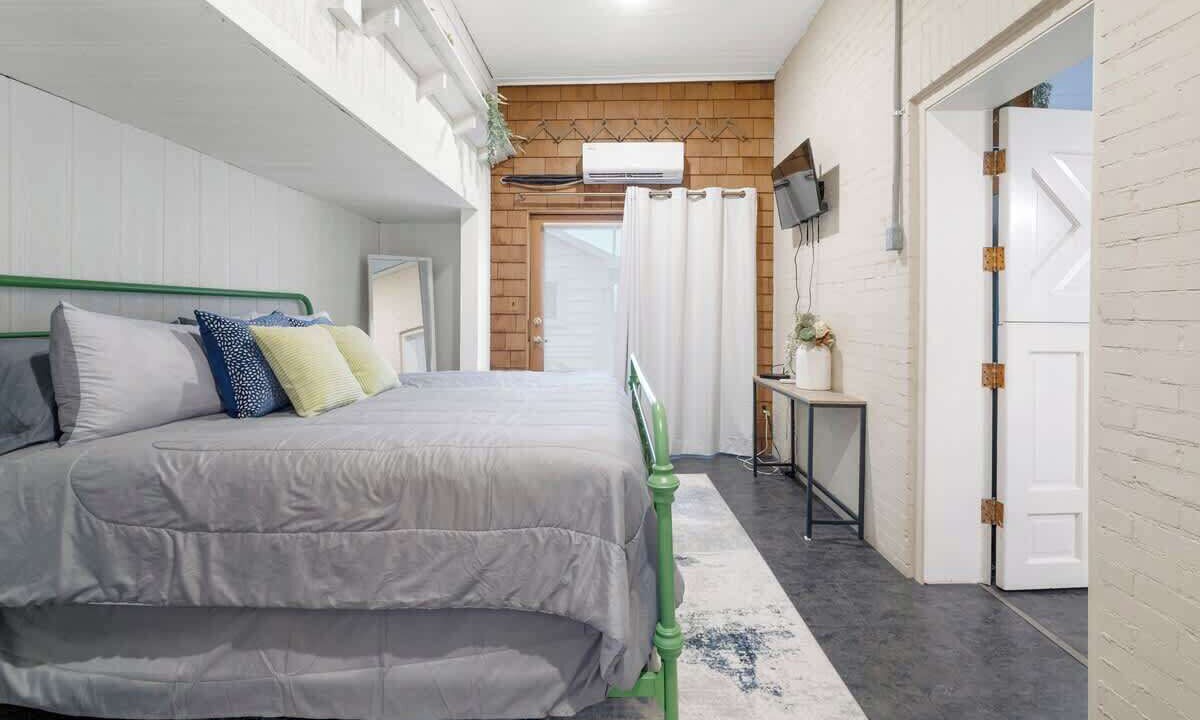 Photo of Bedroom in Ashland