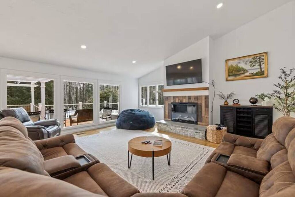 Photo of Livingroom in Laconia