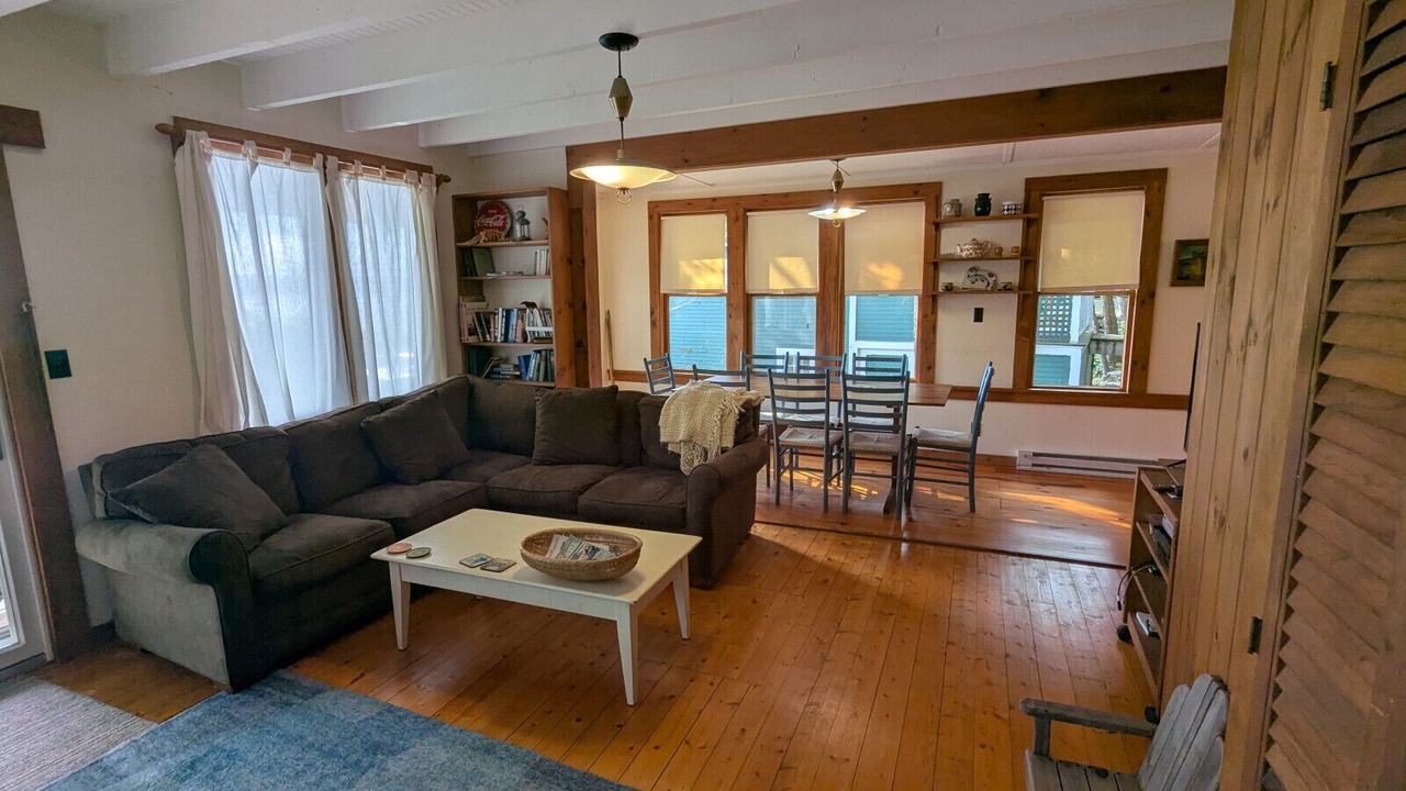 Photo of Livingroom in Sunapee