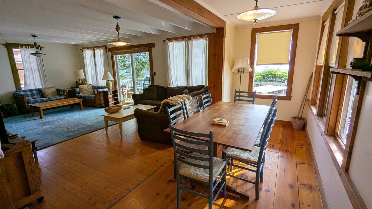 Photo of Livingroom in Sunapee