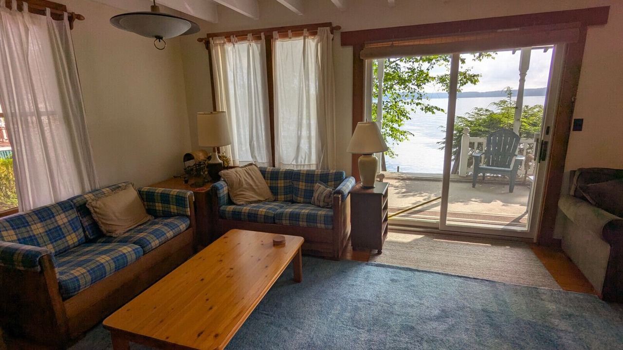 Photo of Livingroom in Sunapee