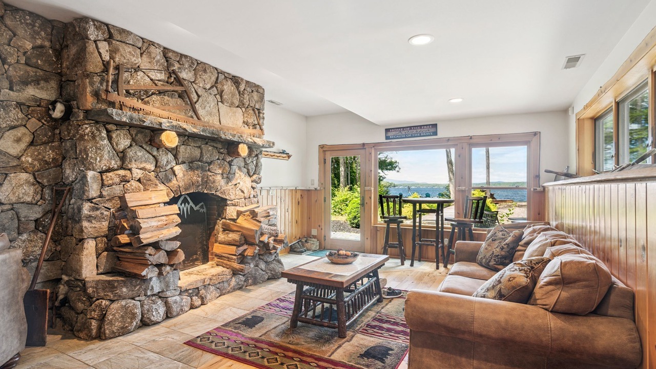 Photo of Livingroom in Alton Bay