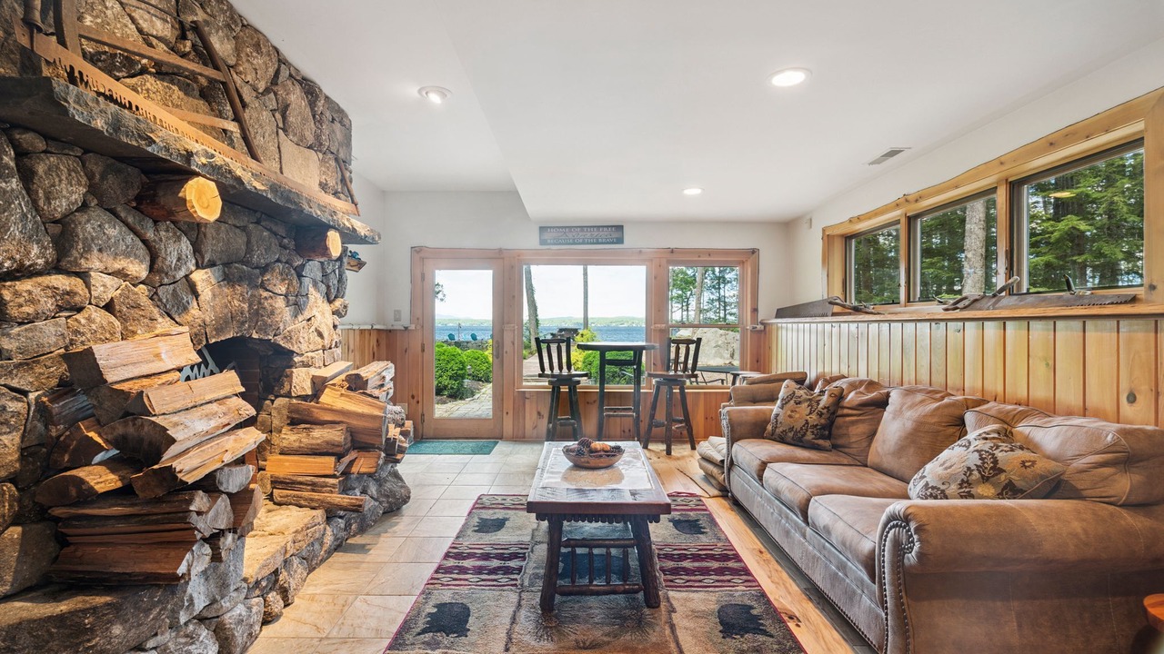 Photo of Livingroom in Alton Bay