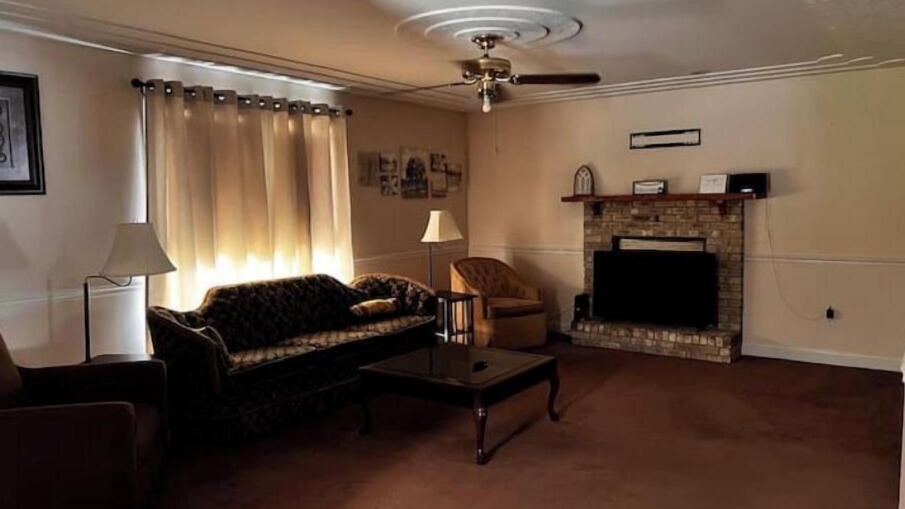 Photo of Livingroom in Delbarton