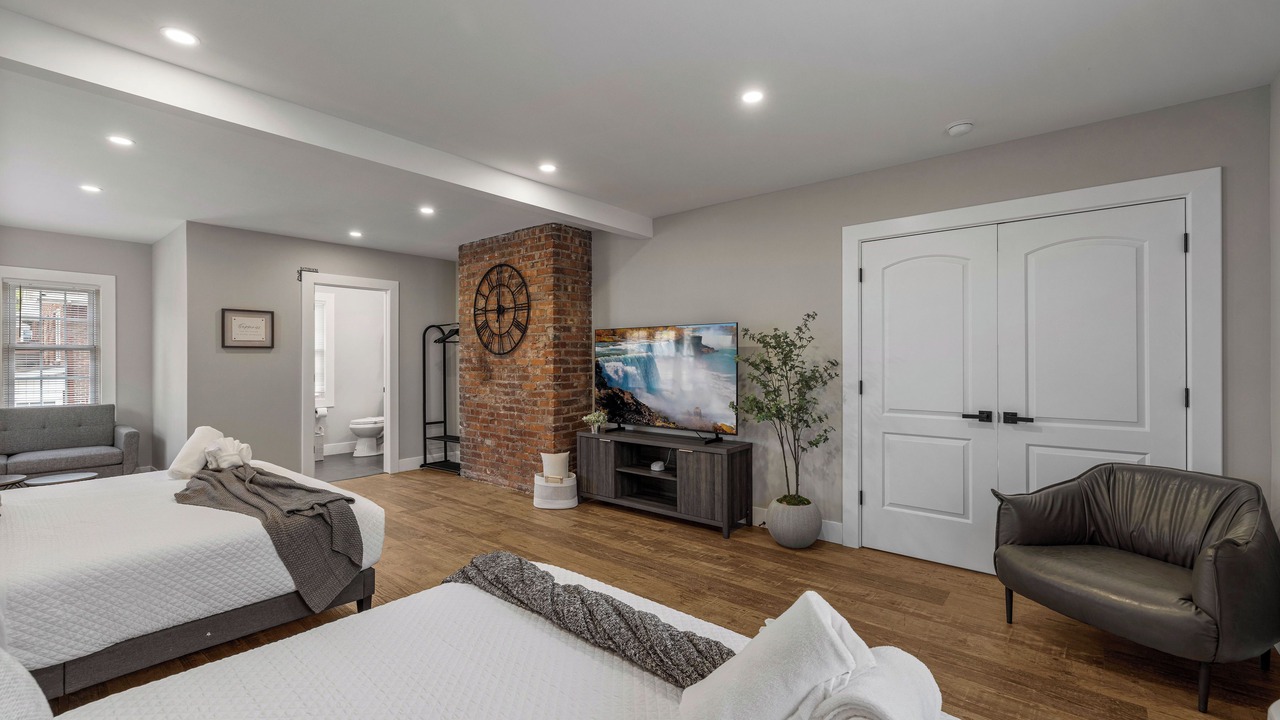 Photo of Bedroom in Downtown Niagara Falls