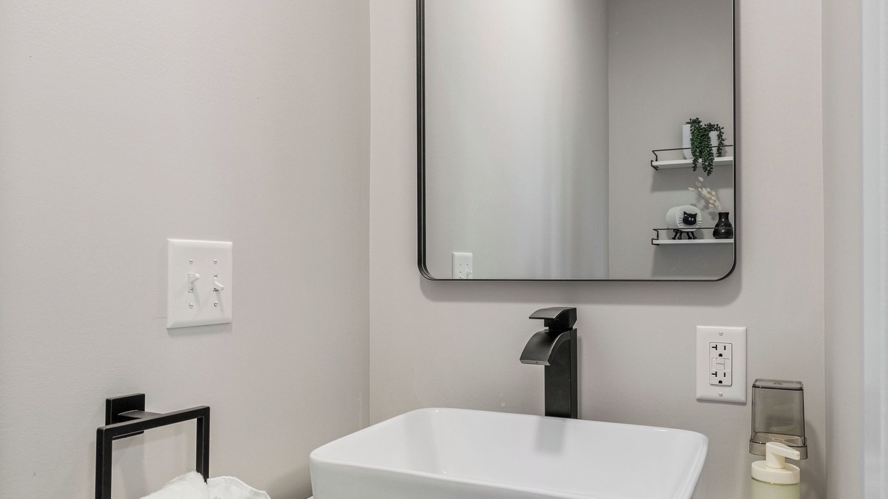 Photo of Bathroom in Downtown Niagara Falls