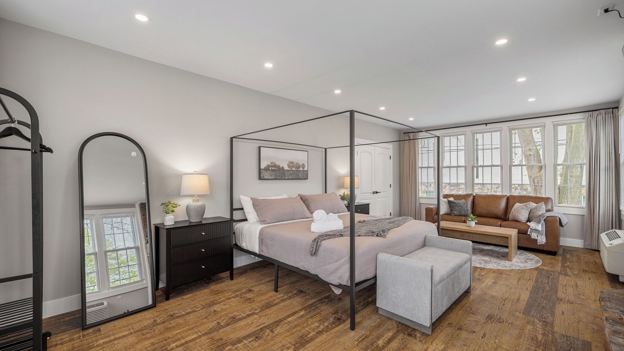Photo of Bedroom in Downtown Niagara Falls