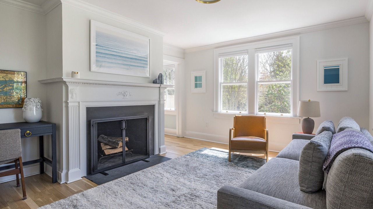 Photo of Livingroom in Village of Southampton