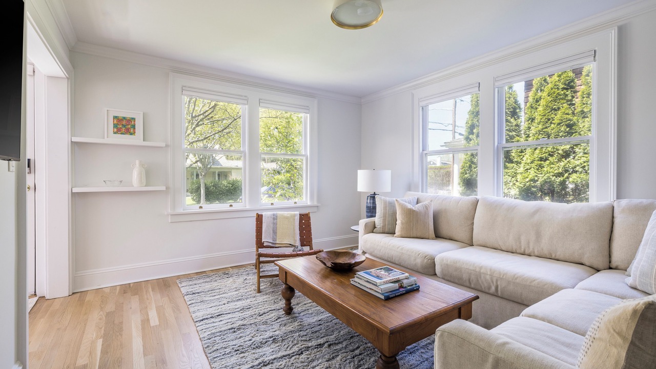 Photo of Livingroom in Village of Southampton