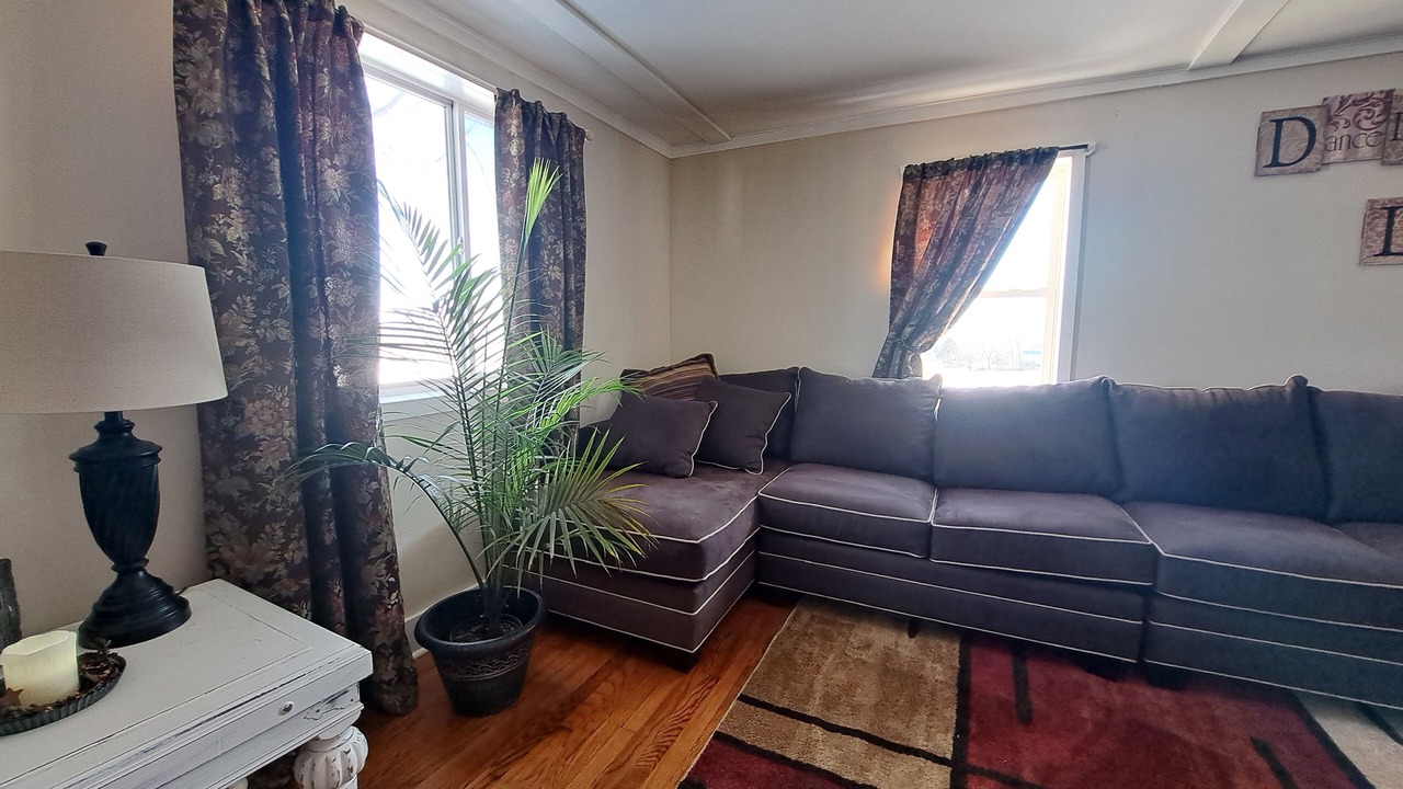 Photo of Livingroom in Town of Reading