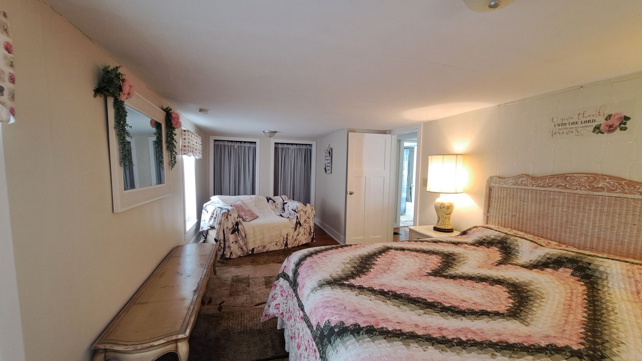 Photo of Bedroom in Town of Reading