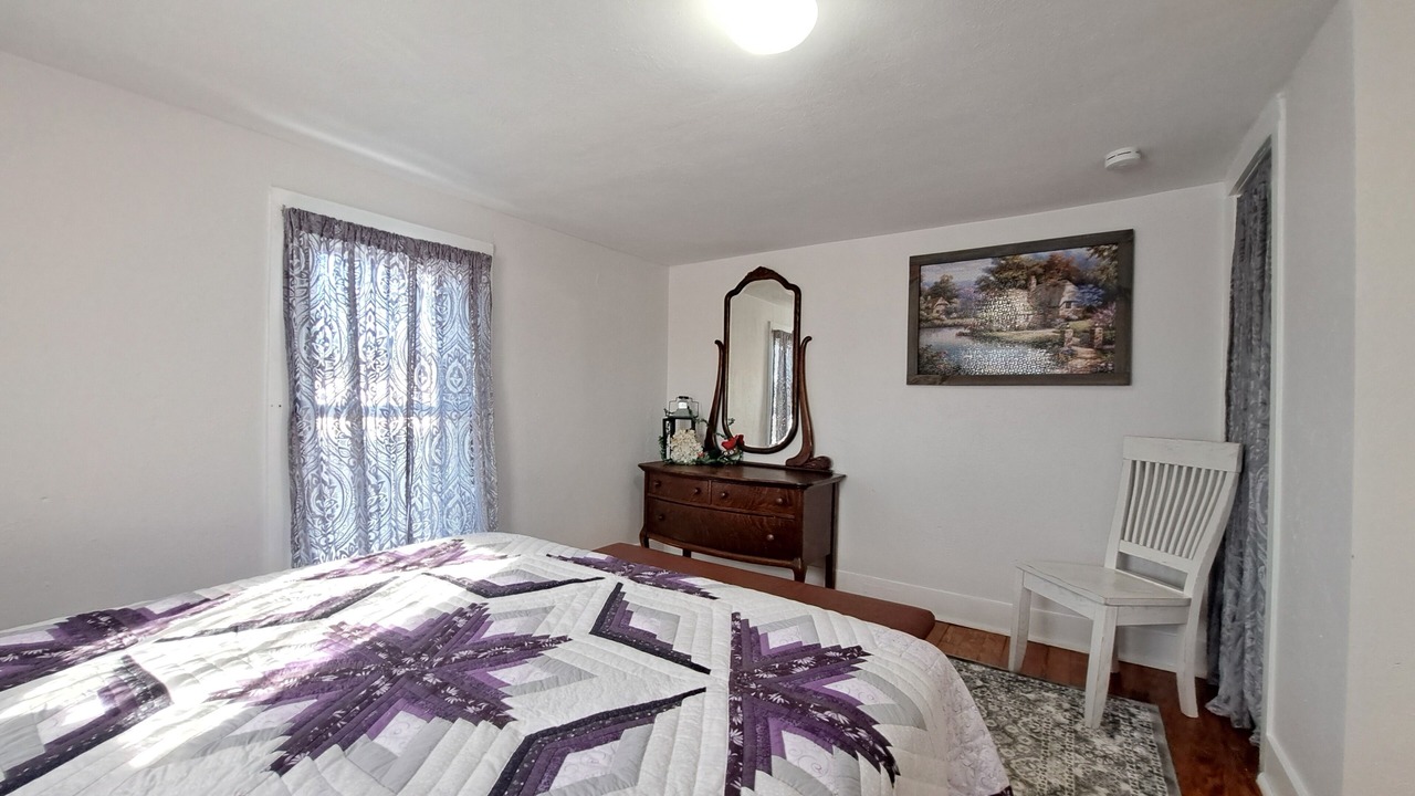 Photo of Bedroom in Town of Reading