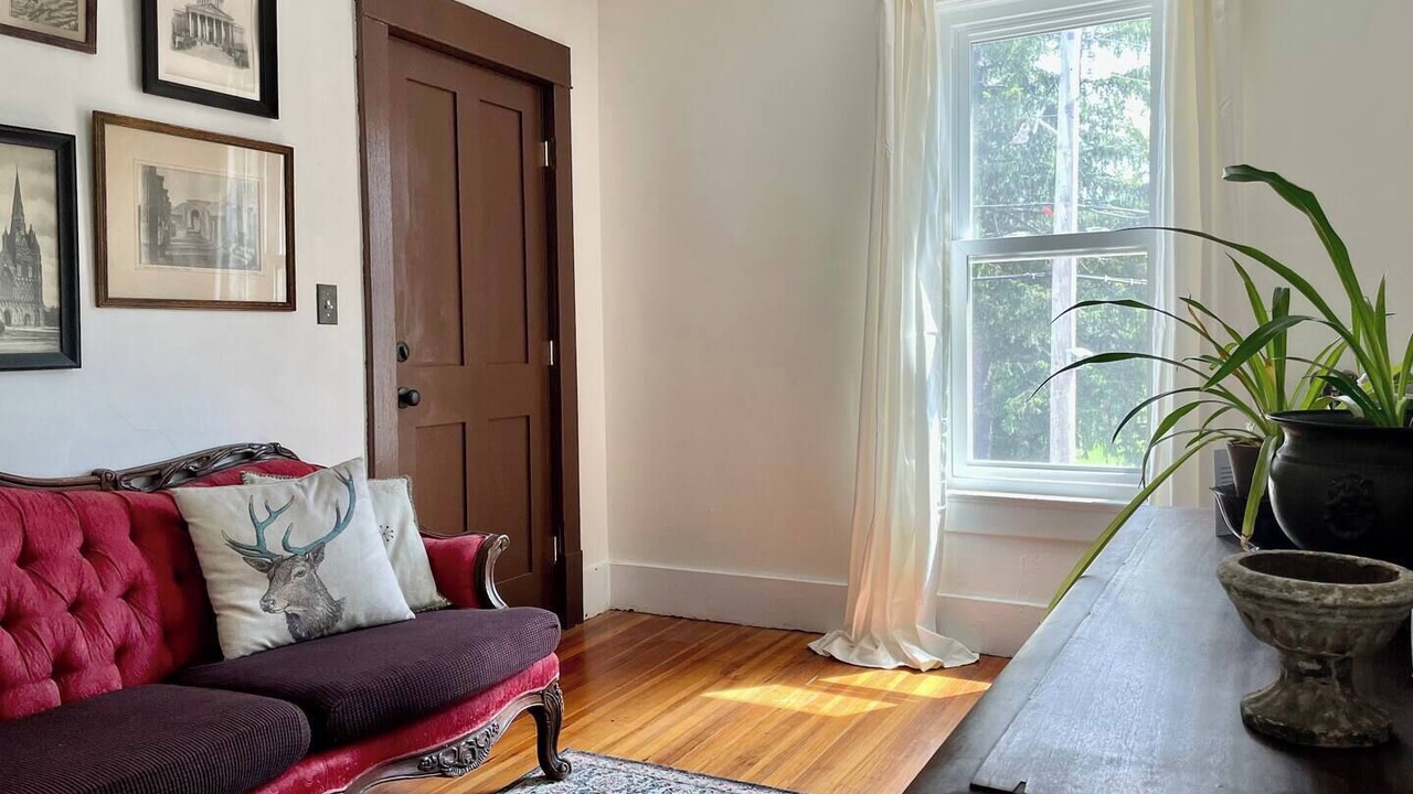 Photo of Livingroom in Roxbury