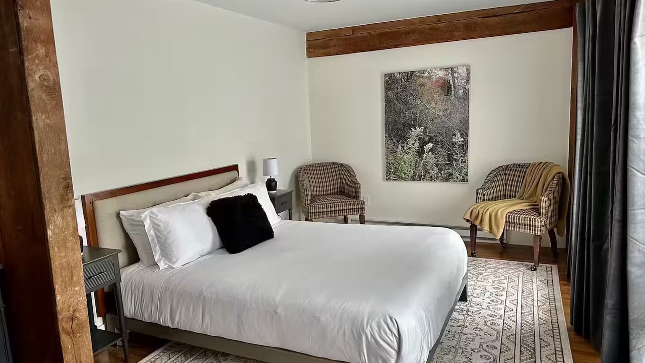 Photo of Bedroom in Roxbury