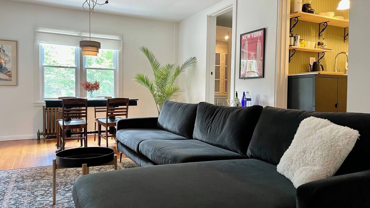 Photo of Livingroom in Roxbury