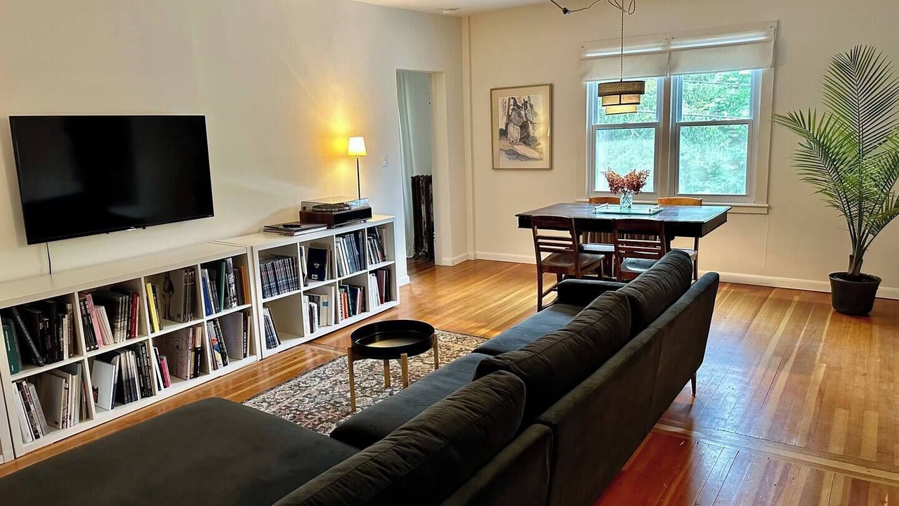 Photo of Livingroom in Roxbury