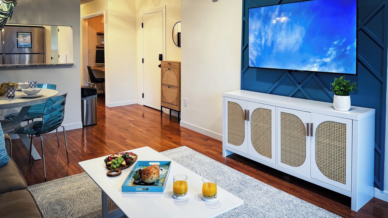 Photo of Livingroom in Beverly