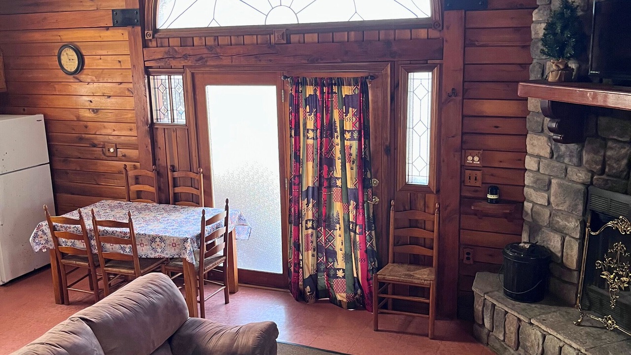 Photo of Livingroom in Lansing