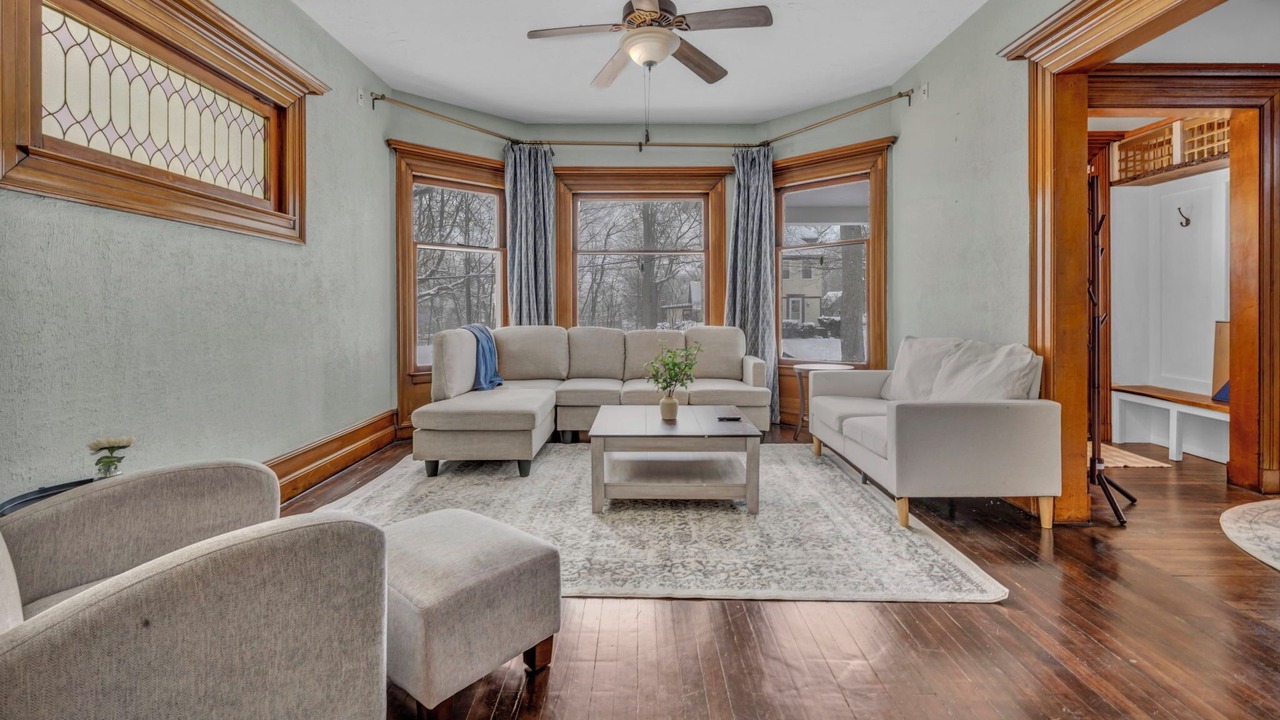 Photo of Livingroom in Elyria