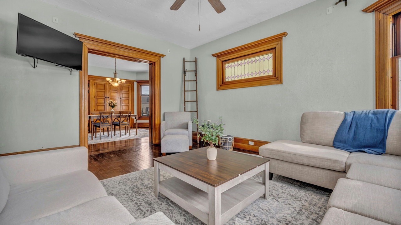 Photo of Livingroom in Elyria