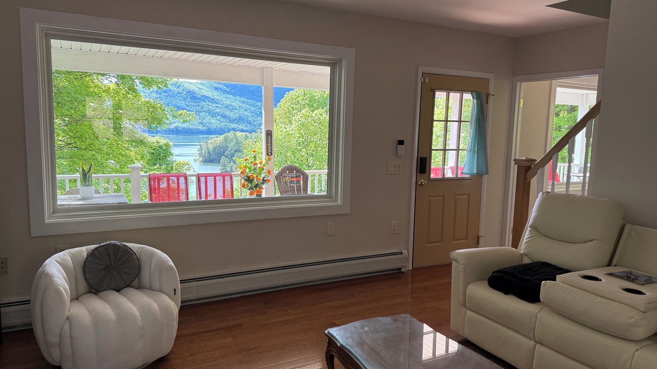 Photo of Livingroom in Silver Bay