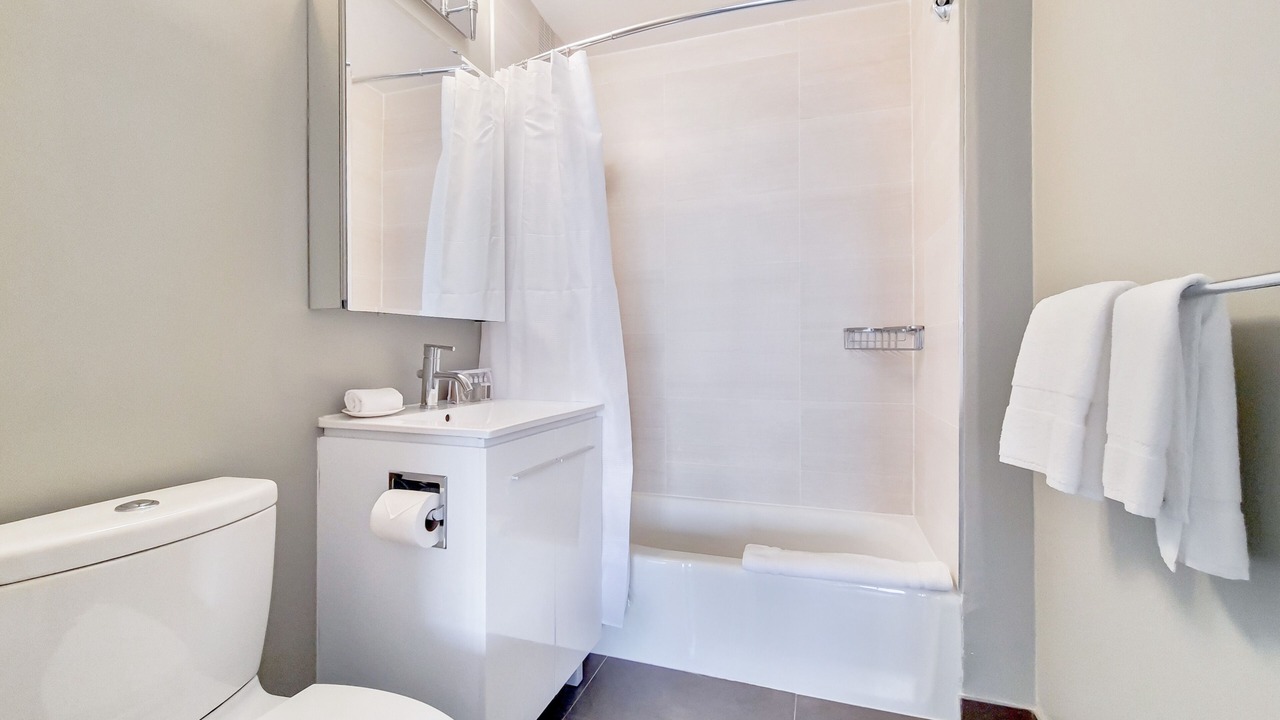 Photo of Bathroom in Central Park North