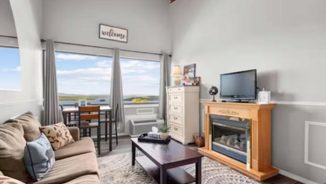 Photo of Livingroom in Weirs Beach