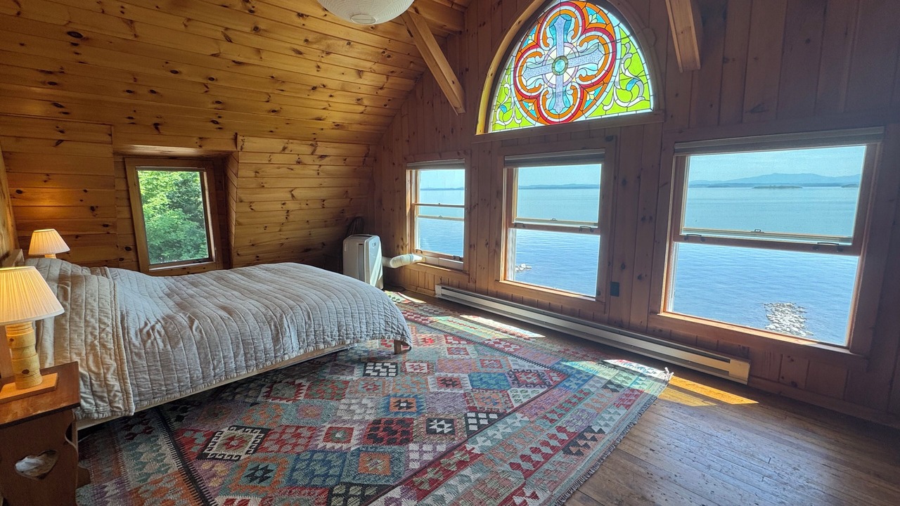 Photo of Bedroom in Schuyler Falls