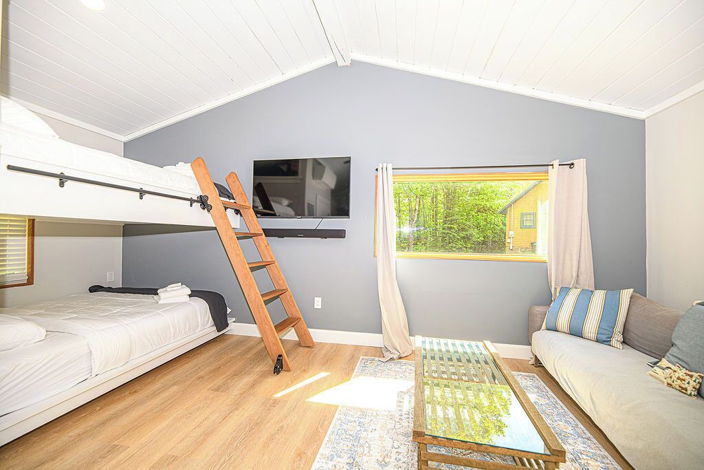 Photo of Bedroom in Blodgett Landing