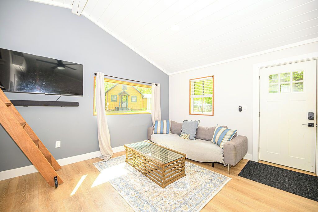 Photo of Livingroom in Blodgett Landing