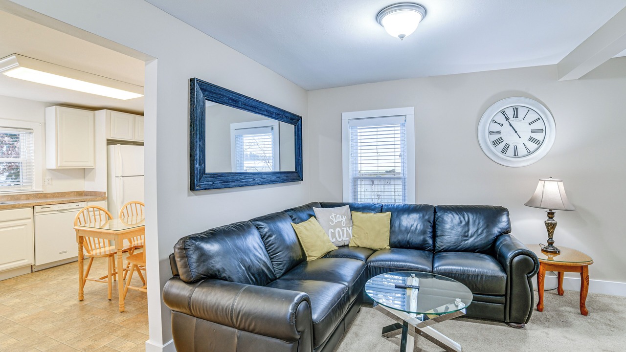 Photo of Livingroom in Munsons Corners