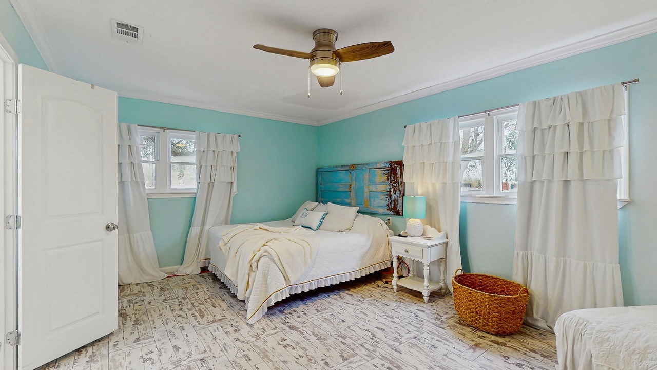 Photo of Bedroom in Port Bolivar