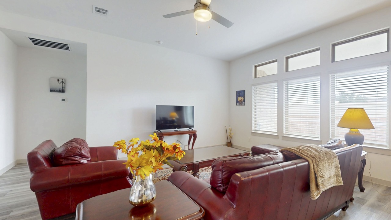 Photo of Livingroom in League City