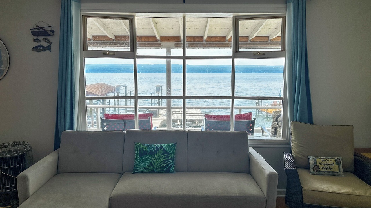 Photo of Livingroom in Lamoreaux Landing