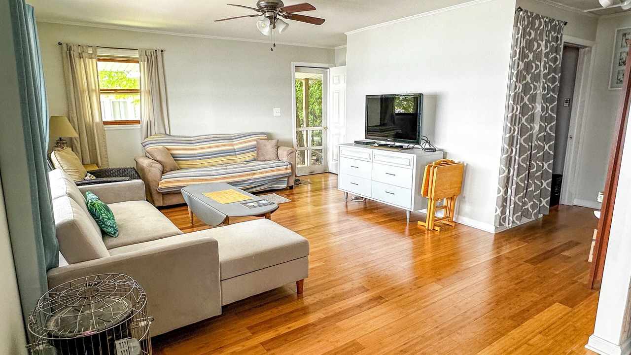 Photo of Livingroom in Lamoreaux Landing
