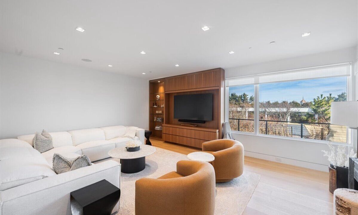 Photo of Livingroom in Westhampton Beach