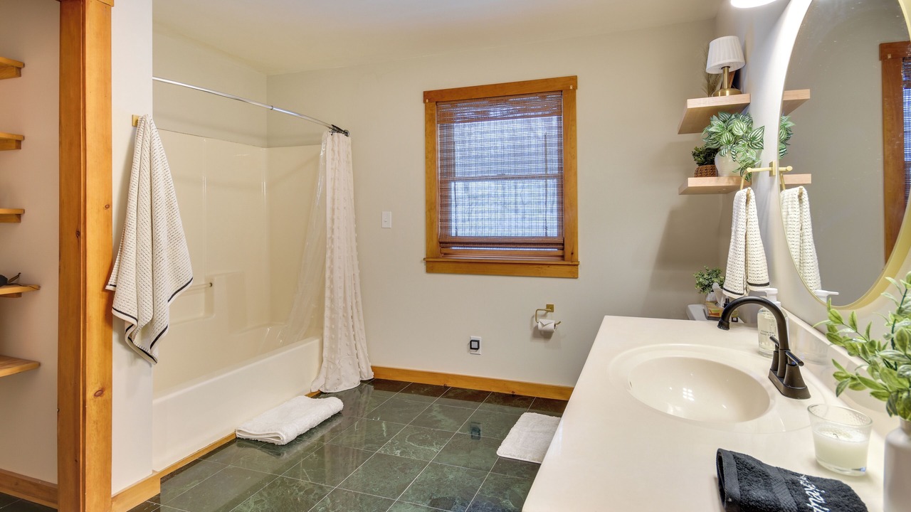 Photo of Bathroom in Eden