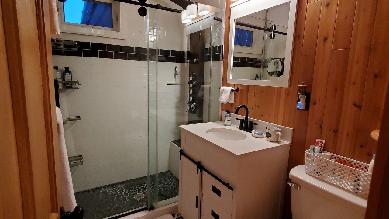 Photo of Bathroom in Roxbury