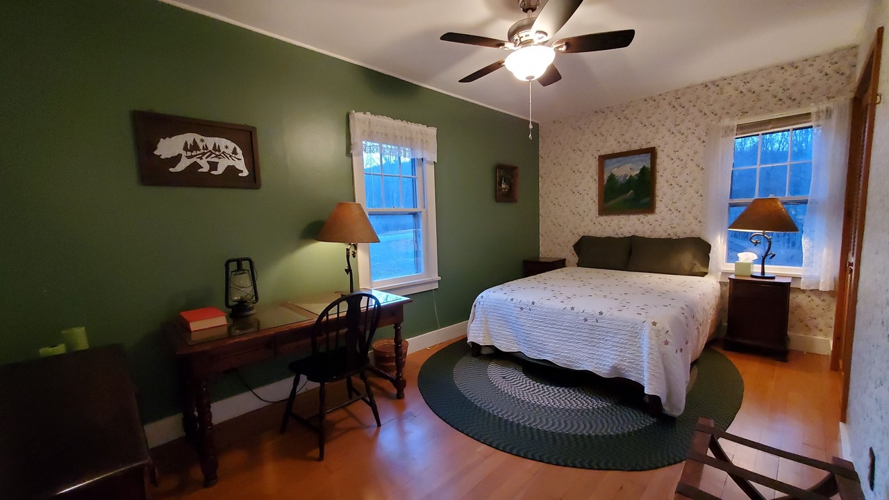 Photo of Bedroom in Roxbury