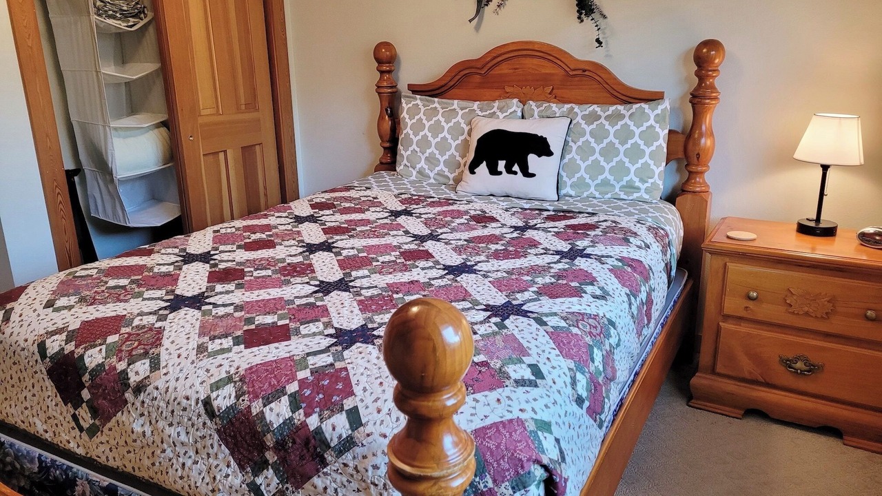 Photo of Bedroom in Mazama